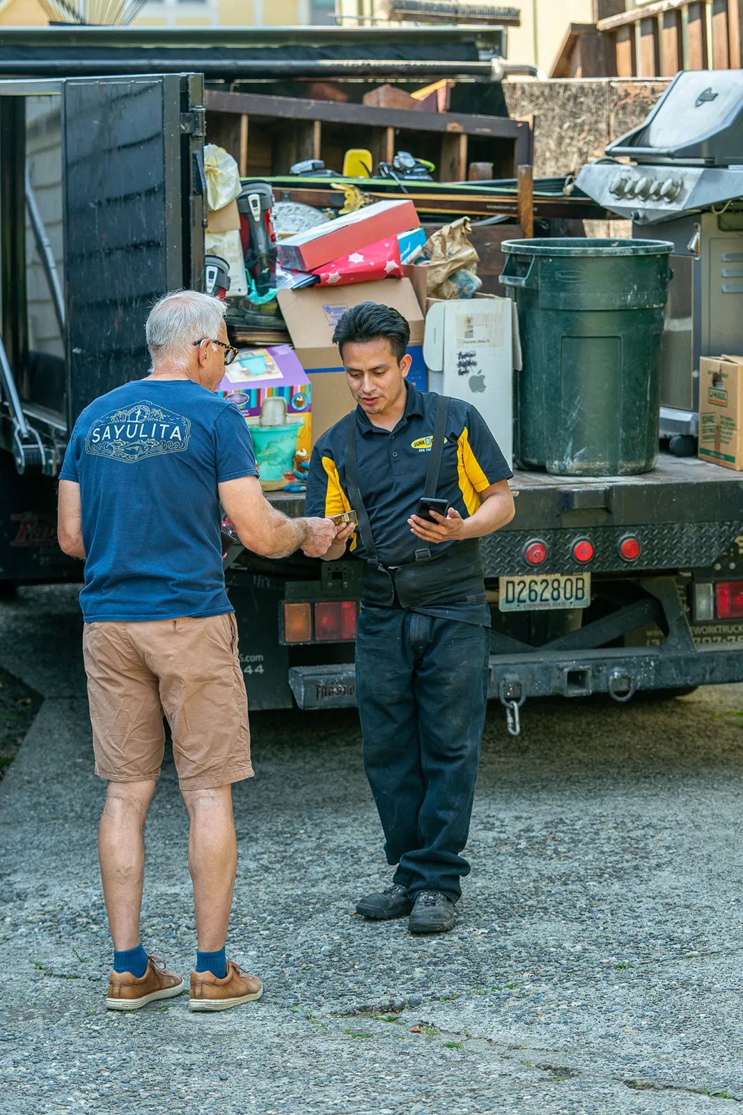 junk remover in Seattle serving customer