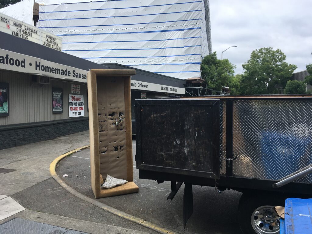 How to get rid of an couch in seattle