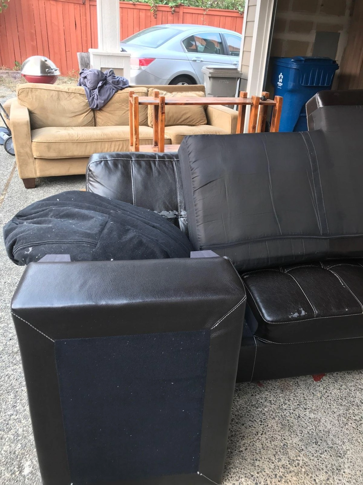 Couch Removal services in Seattle