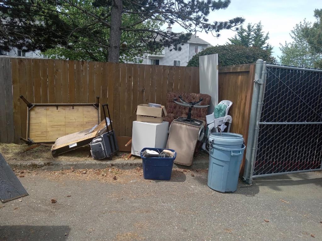 lynnwood junk removal for apartment before photo loads of junk in the photo