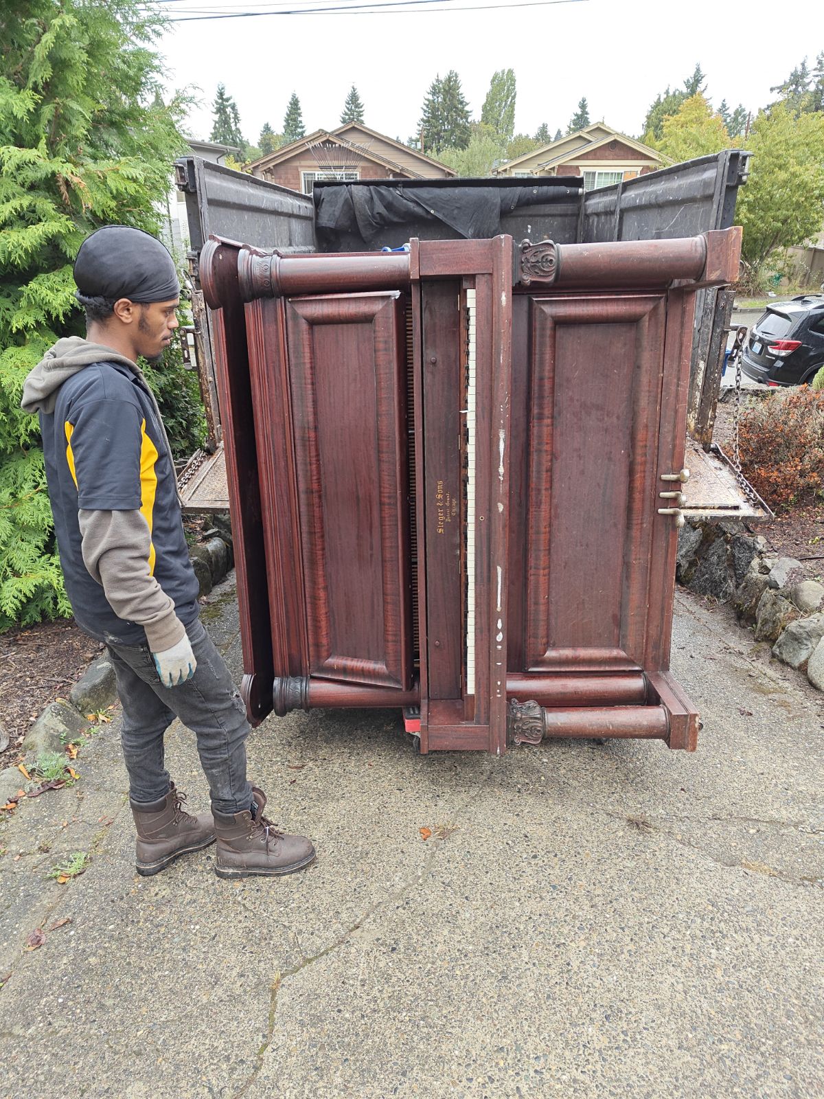 Removal of a large upright piano from a home in Seattle