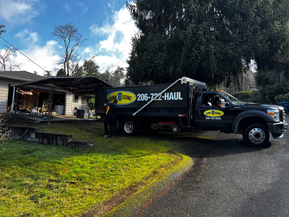 JBG truck in driveway during Mercer Island estate cleanout